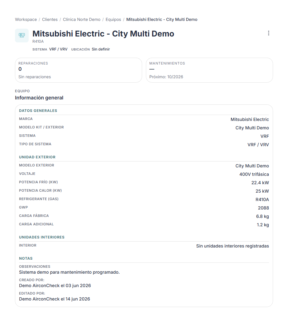 Ficha de equipo e información técnica de AirconCheck en modo claro con datos demo