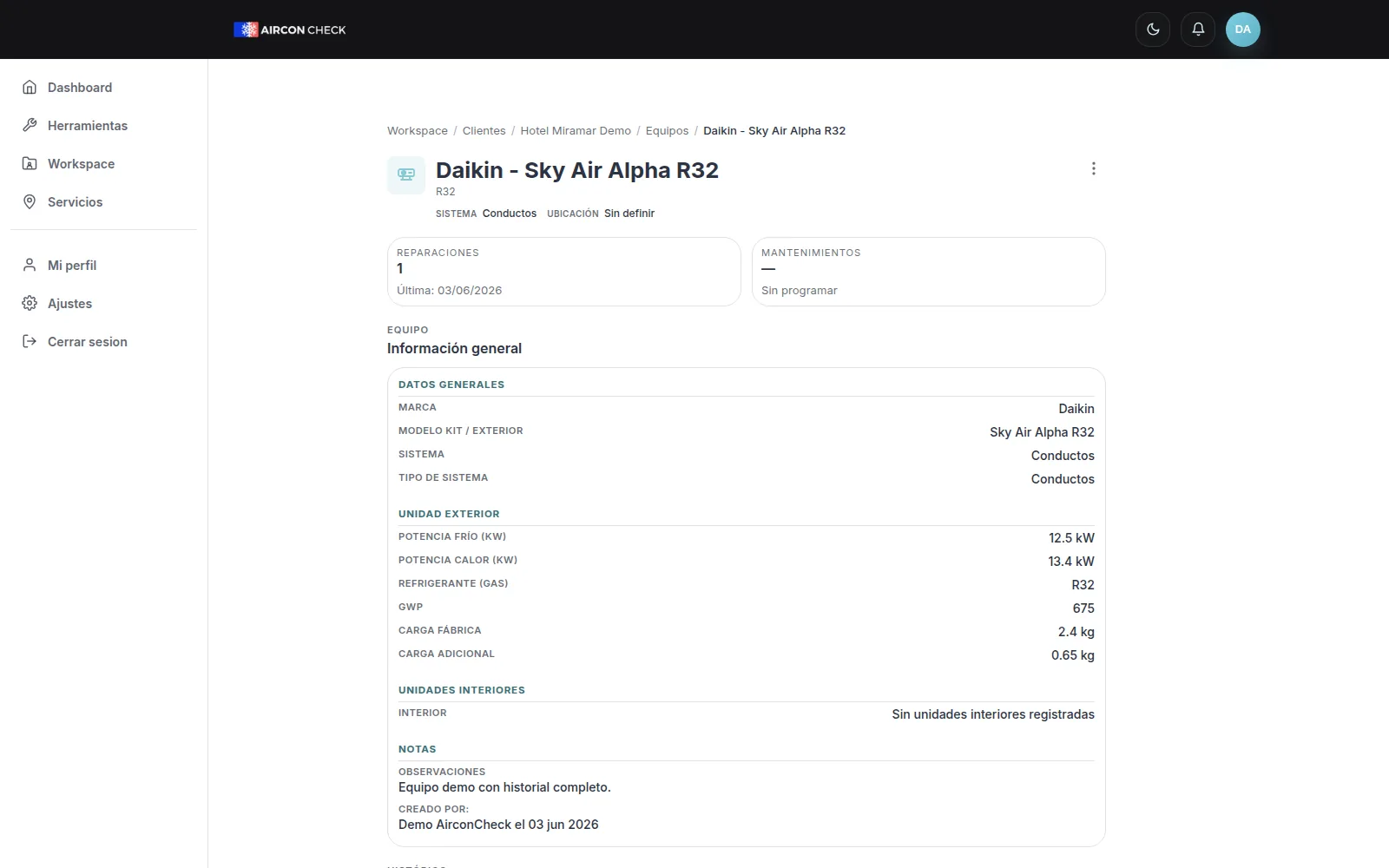 Captura desktop de clientes, equipos e historial técnico en AirconCheck